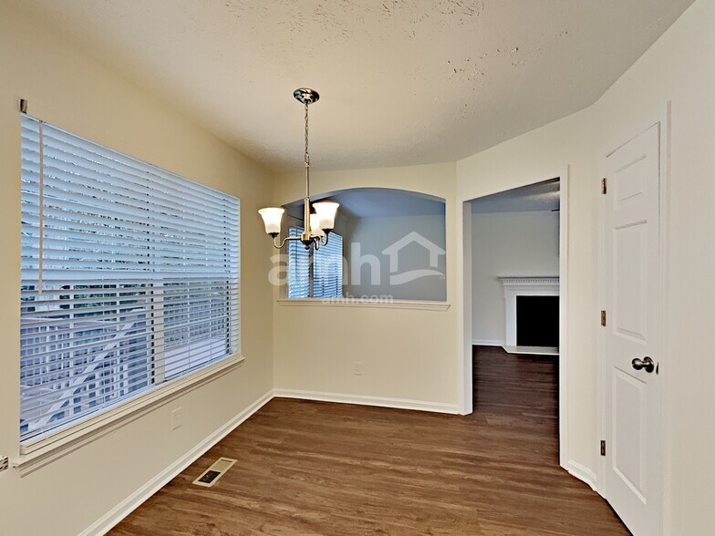 Building Photo - 2555 Edinburgh St