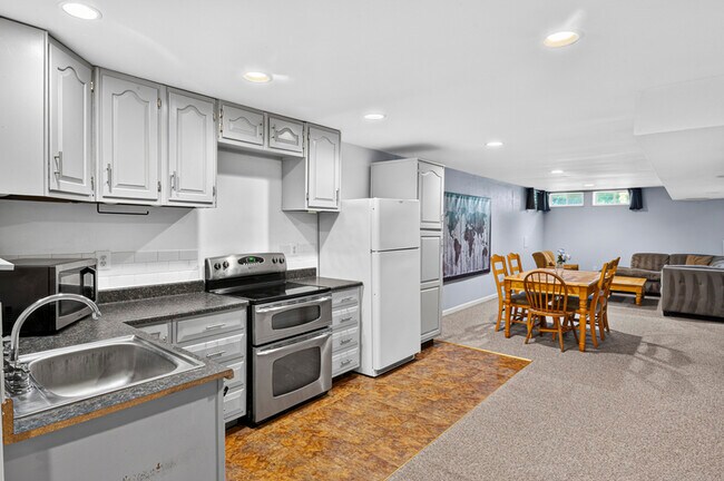 Building Photo - 4512 Rutherford Way