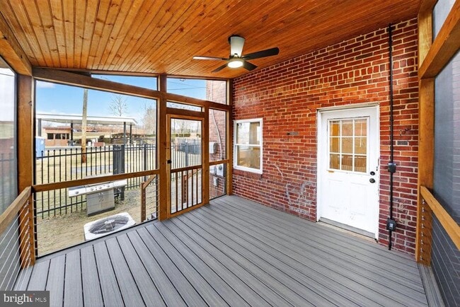 Building Photo - 706 S Orme St