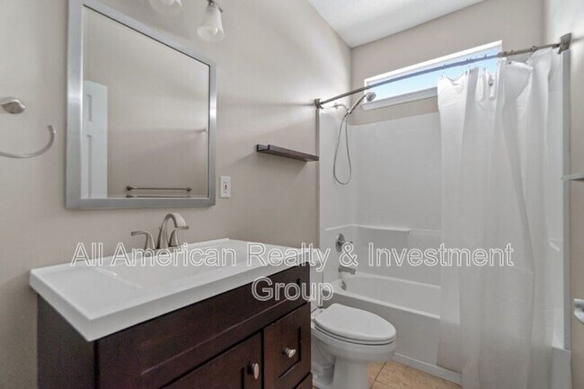 Building Photo - 4301 Hidden Lakes Dr