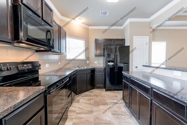 Building Photo - 2425 Bellmont