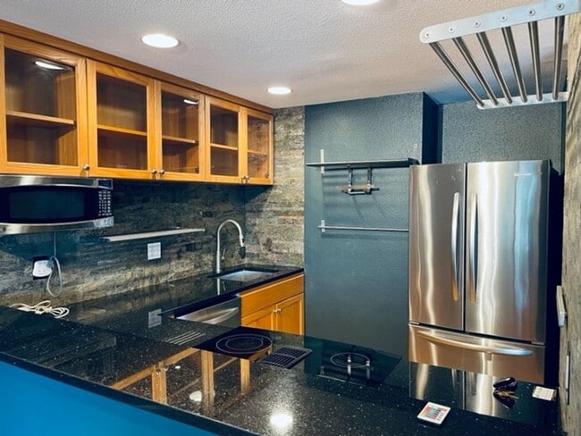 Building Photo - Great Location 2 Bedroom Condo!