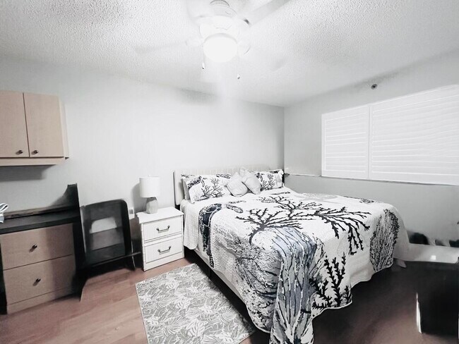 Building Photo - 353 S US Hwy 1