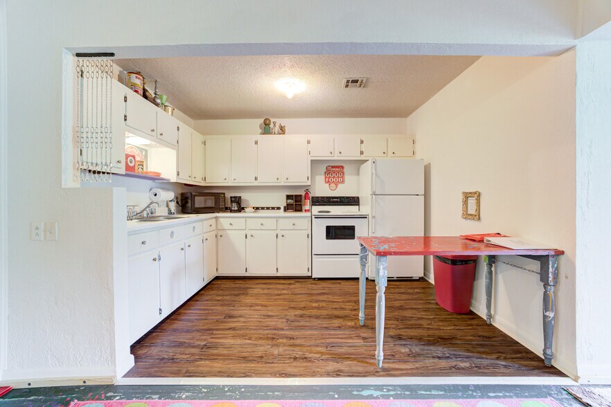 Kitchen - 117 W Harrison Ave