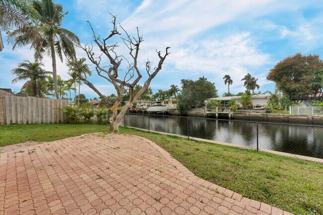 Building Photo - 5921 NE 15th Ave