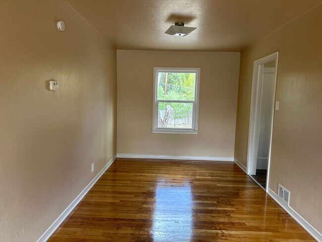Building Photo - 12 Sunnycrest Dr