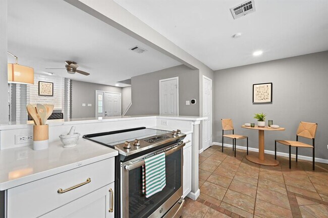 Building Photo - 8400 Jamestown Dr