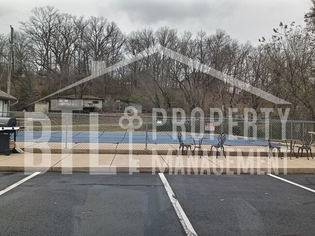 Building Photo - Beautiful 3 Bedroom Condo with a Lake View!