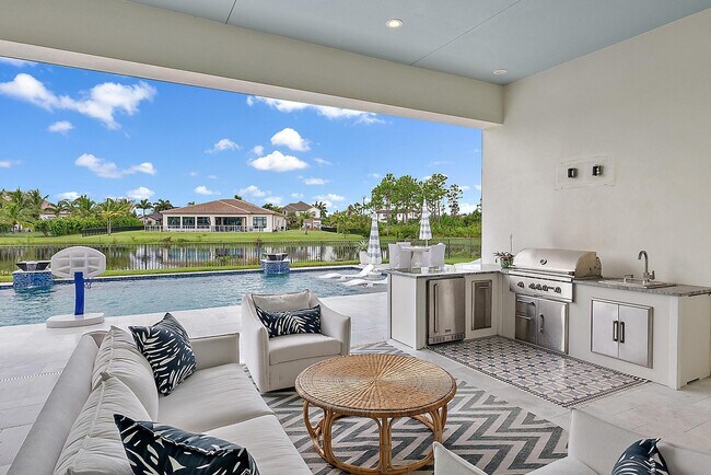 Building Photo - 8270 SE Pennock Trail