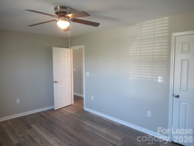 Building Photo - 405 Northbrook III School Rd