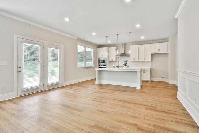 Building Photo - 335 Caledonia Ct