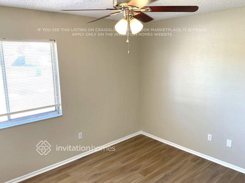 Building Photo - 806 Tappen Ct NE