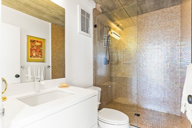 Building Photo - 1200 Harbor Dr N