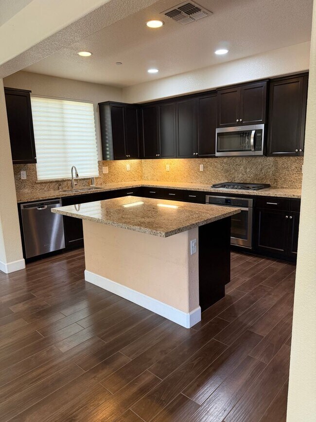 Building Photo - 4668 Lue Ln
