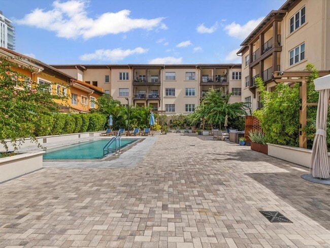 Building Photo - 200 4th Ave S