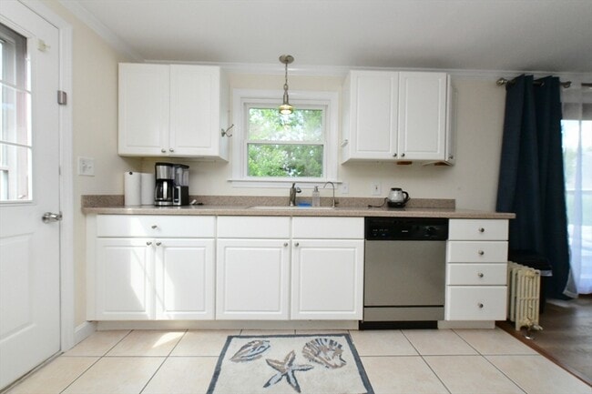 Building Photo - 15 Sachem Dr