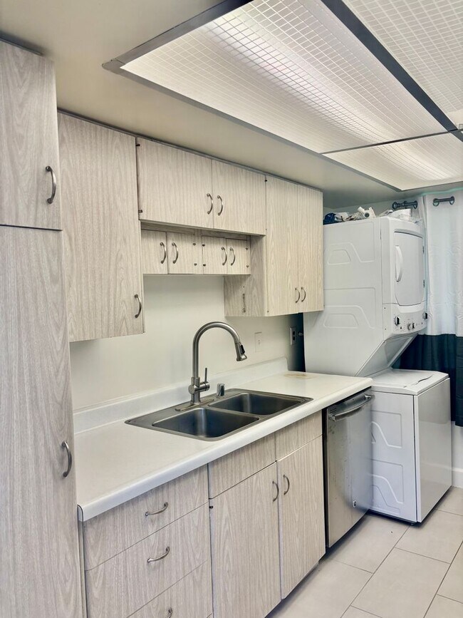 Building Photo - Bright & Airy 3-Bedroom Condo in Prime Moraga Location!