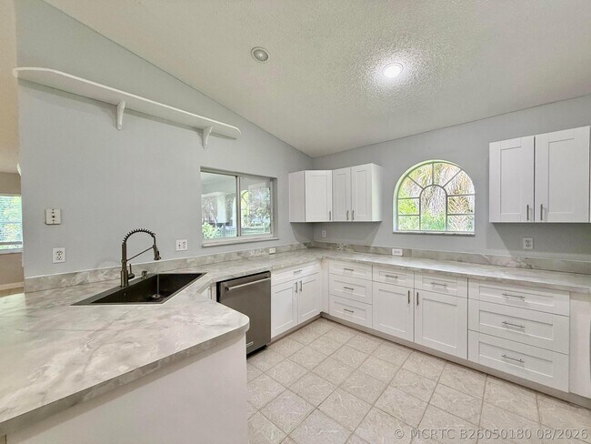 Building Photo - 5707 Silver Oak Dr