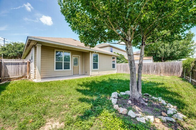 Building Photo - Beautiful 3 Bedroom in Republic Oaks Community