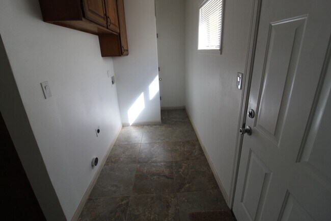 Building Photo - N10th754