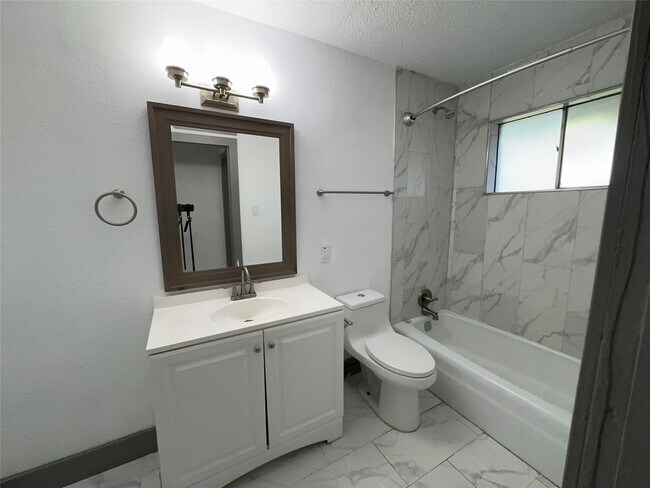 Building Photo - 9750 Guest St