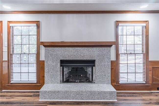 Building Photo - 736 Singley Dr