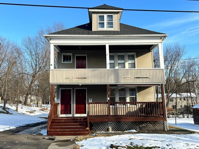 Building Photo - 25-27 Maple St