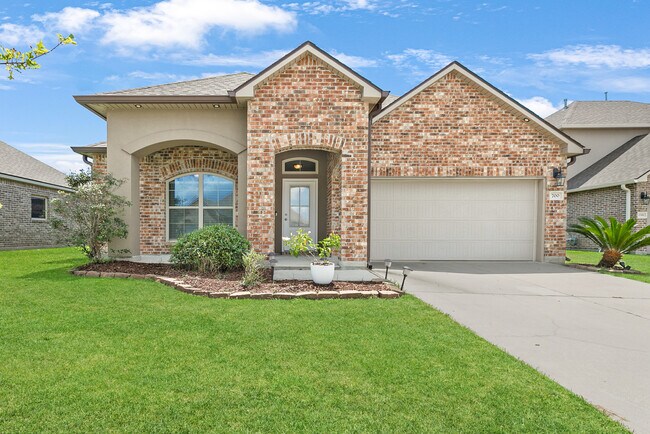 Building Photo - 700 Lakeshore Village Dr