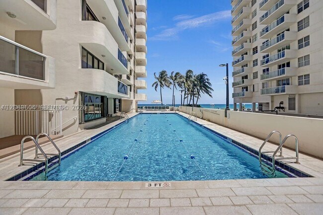 Building Photo - 5757 Collins Ave