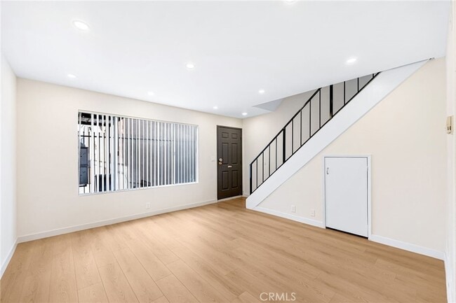 Building Photo - 333 Riverdale Dr