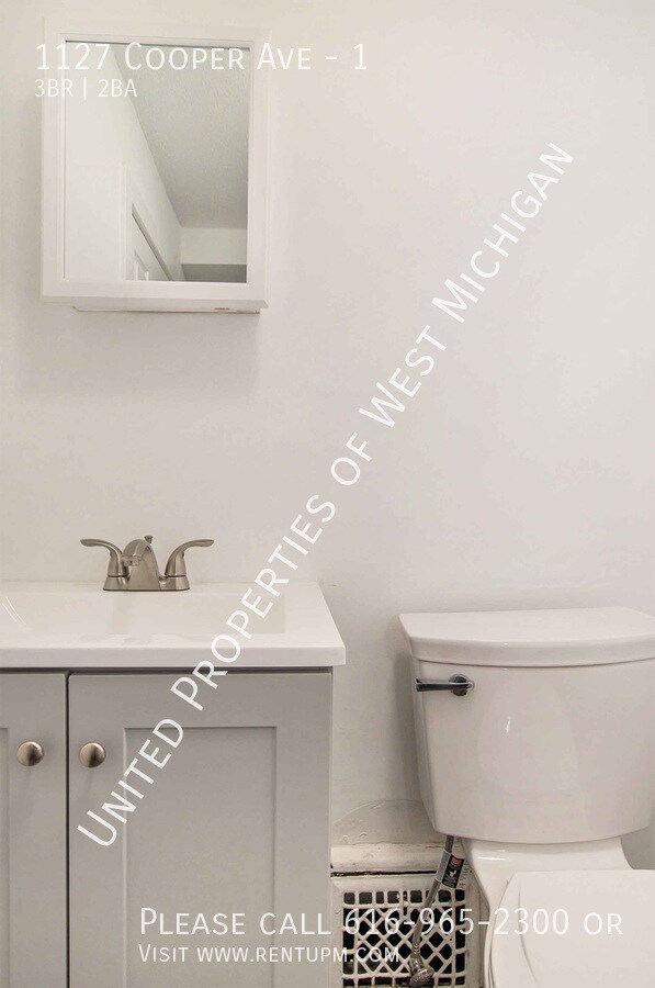 Building Photo - Available Now | 3 Bedroom 2 Bathroom Lower...