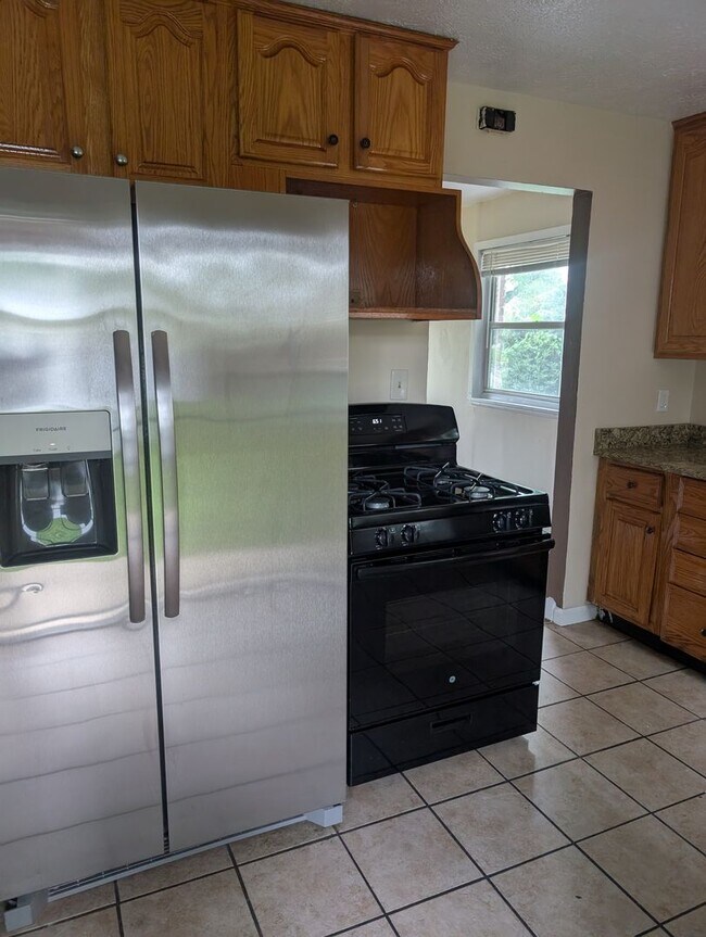 Building Photo - Charming 4 beds 1 bath in Euclid!