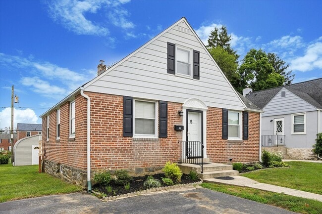 Building Photo - Charming 3-Bedroom Home in Marple Newtown ...