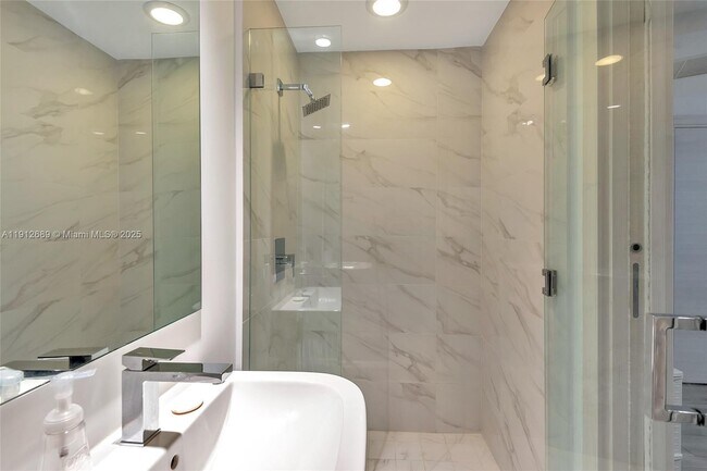 Building Photo - 801 S Miami Ave