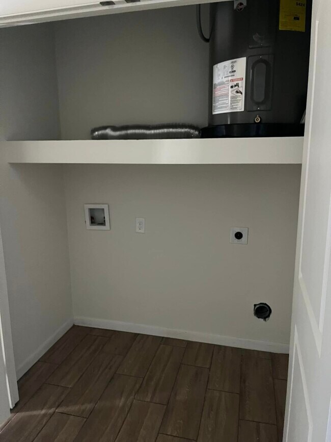 Building Photo - Kings Landing Apartments