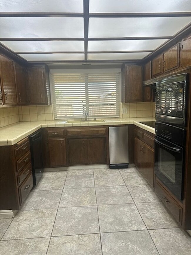 Building Photo - 6713 Kimberly Ave