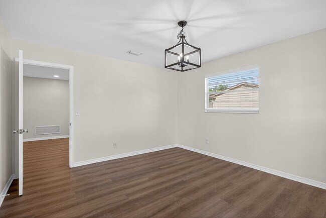 Building Photo - Home For Rent In Orange Park