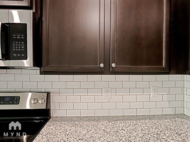 Building Photo - 4940 Lower Elm St