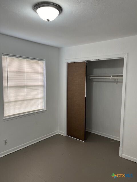 Building Photo - 208 E Voelter Ave