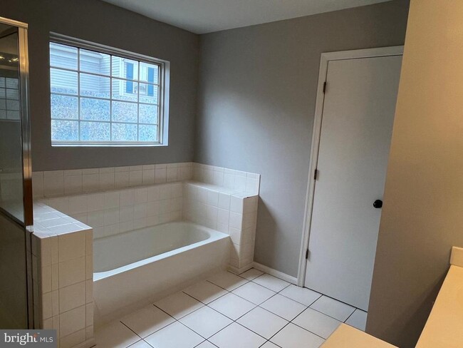 Building Photo - 14223 Brenham Dr