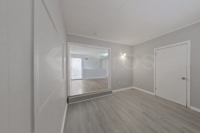 Building Photo - 2278 Gadbury Dr