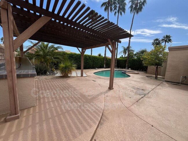 Building Photo - 40588 Clover Ln