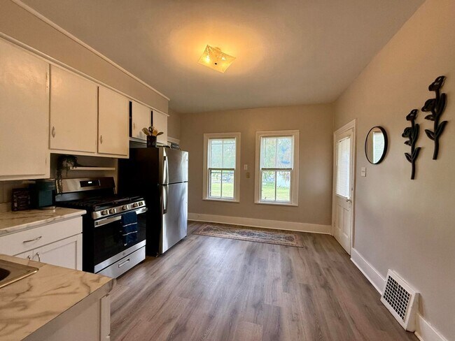 Building Photo - 280 Mason Ave