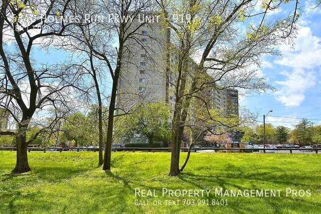 Building Photo - Stylish, Updated Condo Near Metro — All Ut...