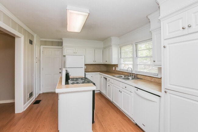 Building Photo - Charming 3-Bedroom Bungalow in Jackson, MS