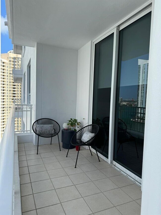 Building Photo - 801 Brickell Key Blvd