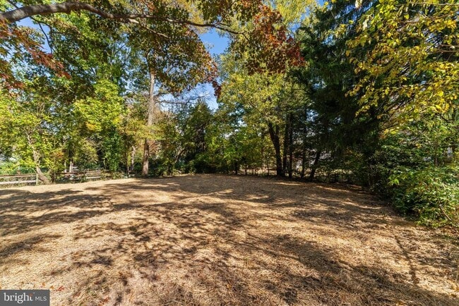 Building Photo - 6107 44th Ave