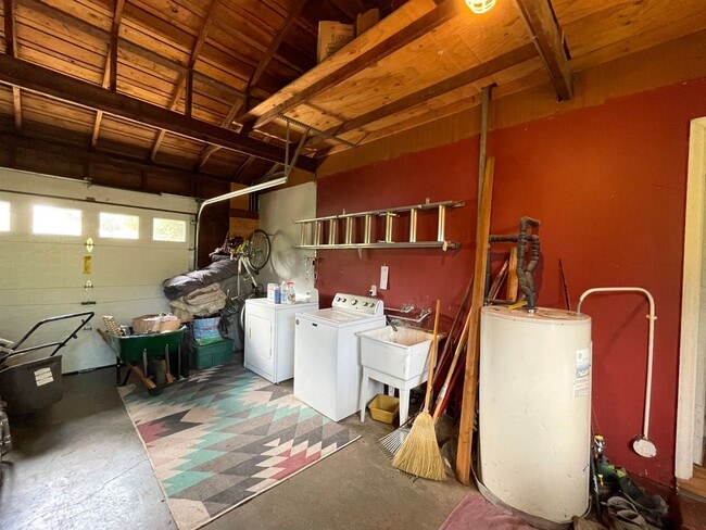Building Photo - Lovely Home in St Johns with Fenced Yard, ...