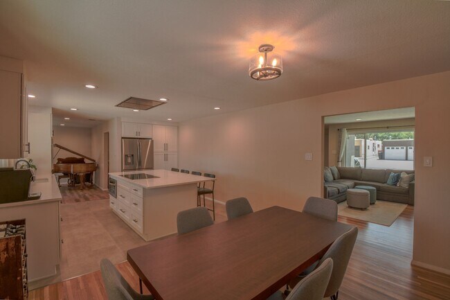 Building Photo - 9501 Arvilla Ave NE