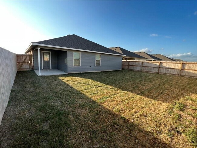 Building Photo - 2427 Dog Leg Ln